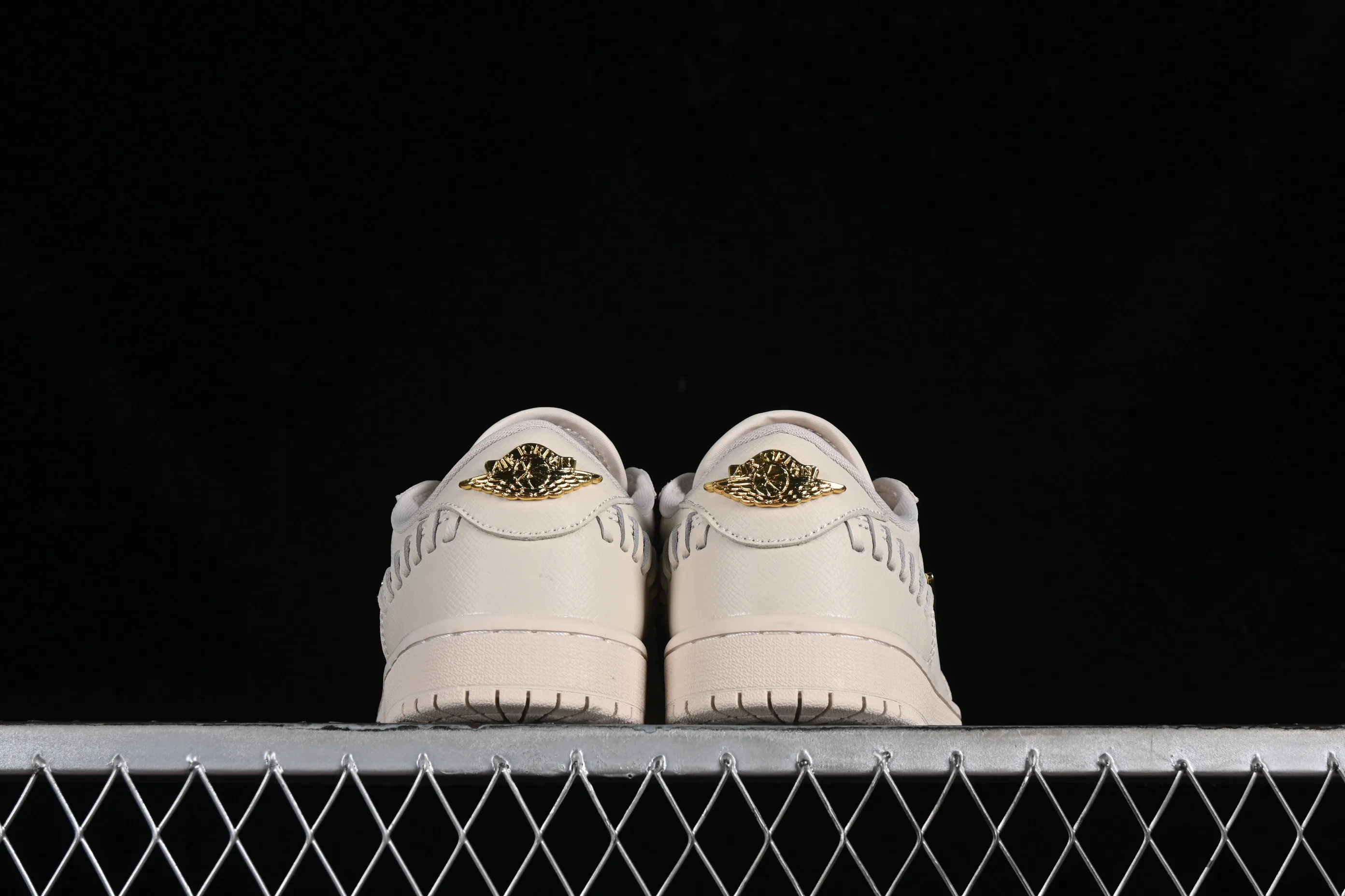 All categories Air Jordan Jordan series basketball shoes Air Jordan 1 Low Air Jordan 1 Low "Method of Make" AJ1 Joe 1 white gold low-top cultural and leisure sports shoes FN5032-200